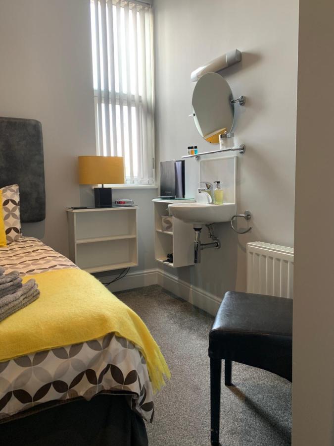 Budget Single Room with Shared Bathroom,1094055657:JPEG