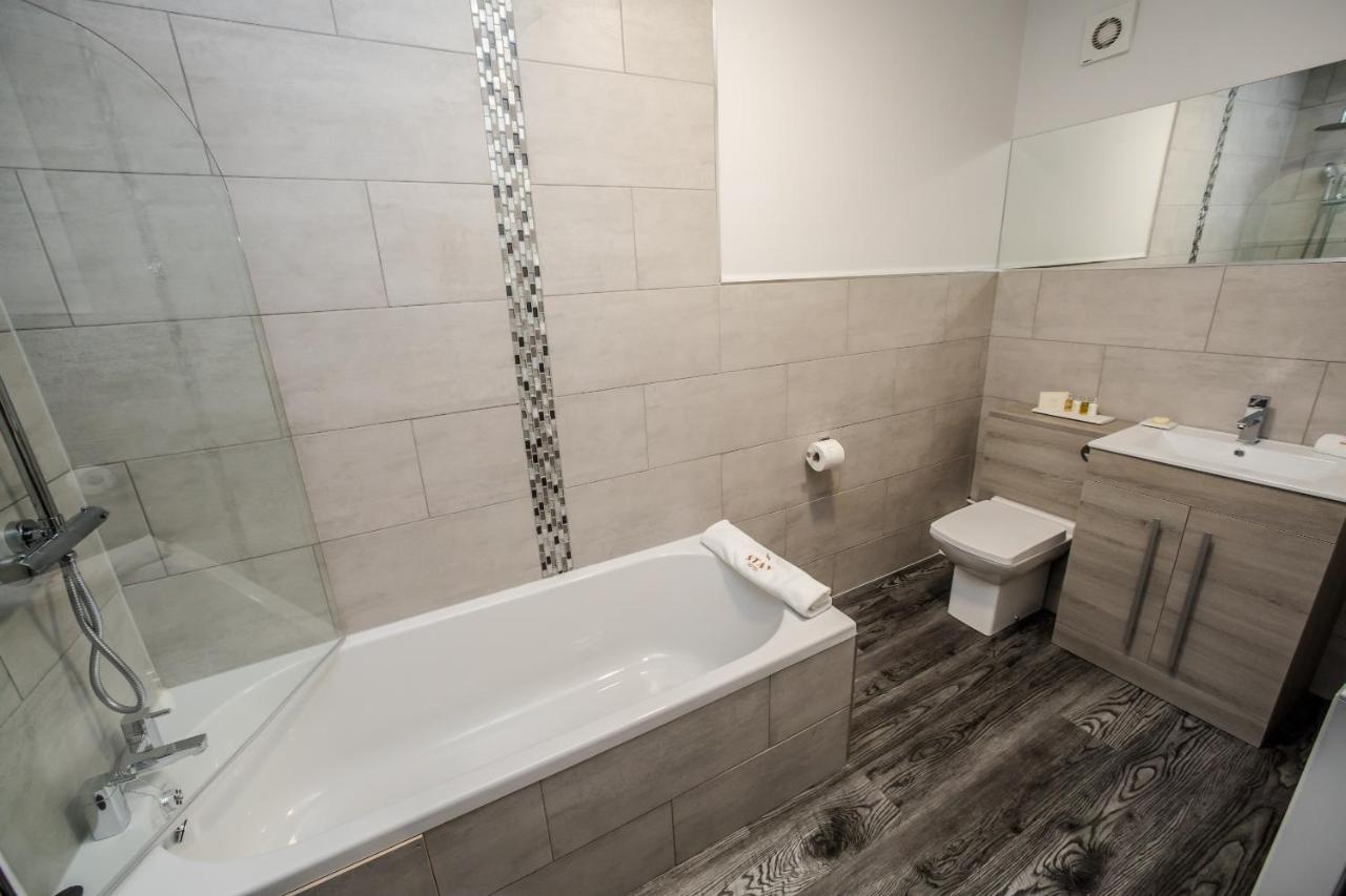 Deluxe Double Room Bath