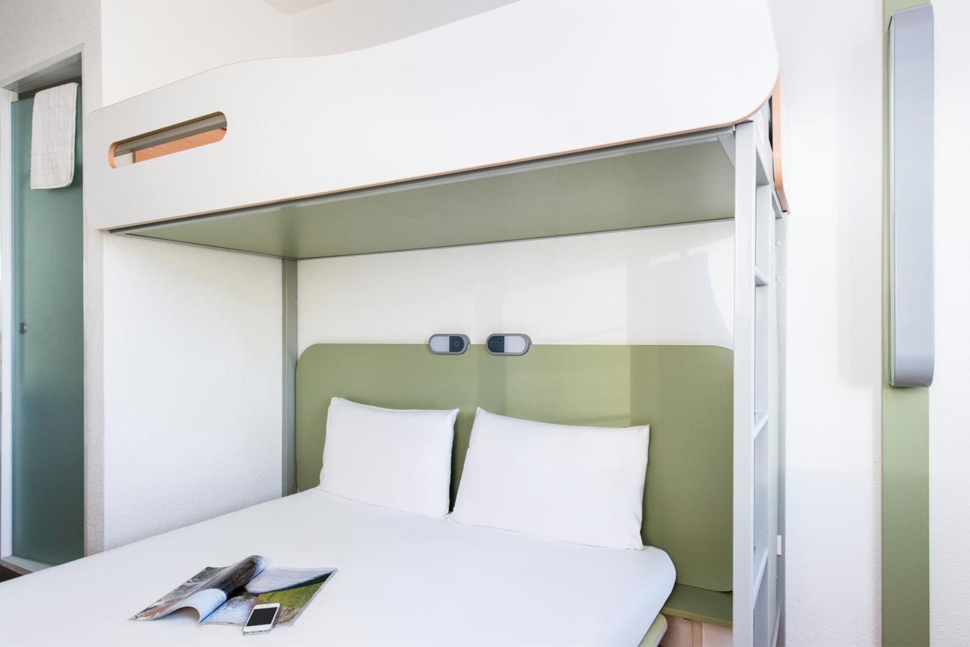 Camera Tripla con 1 Letto Matrimoniale e 1 Letto a Castello