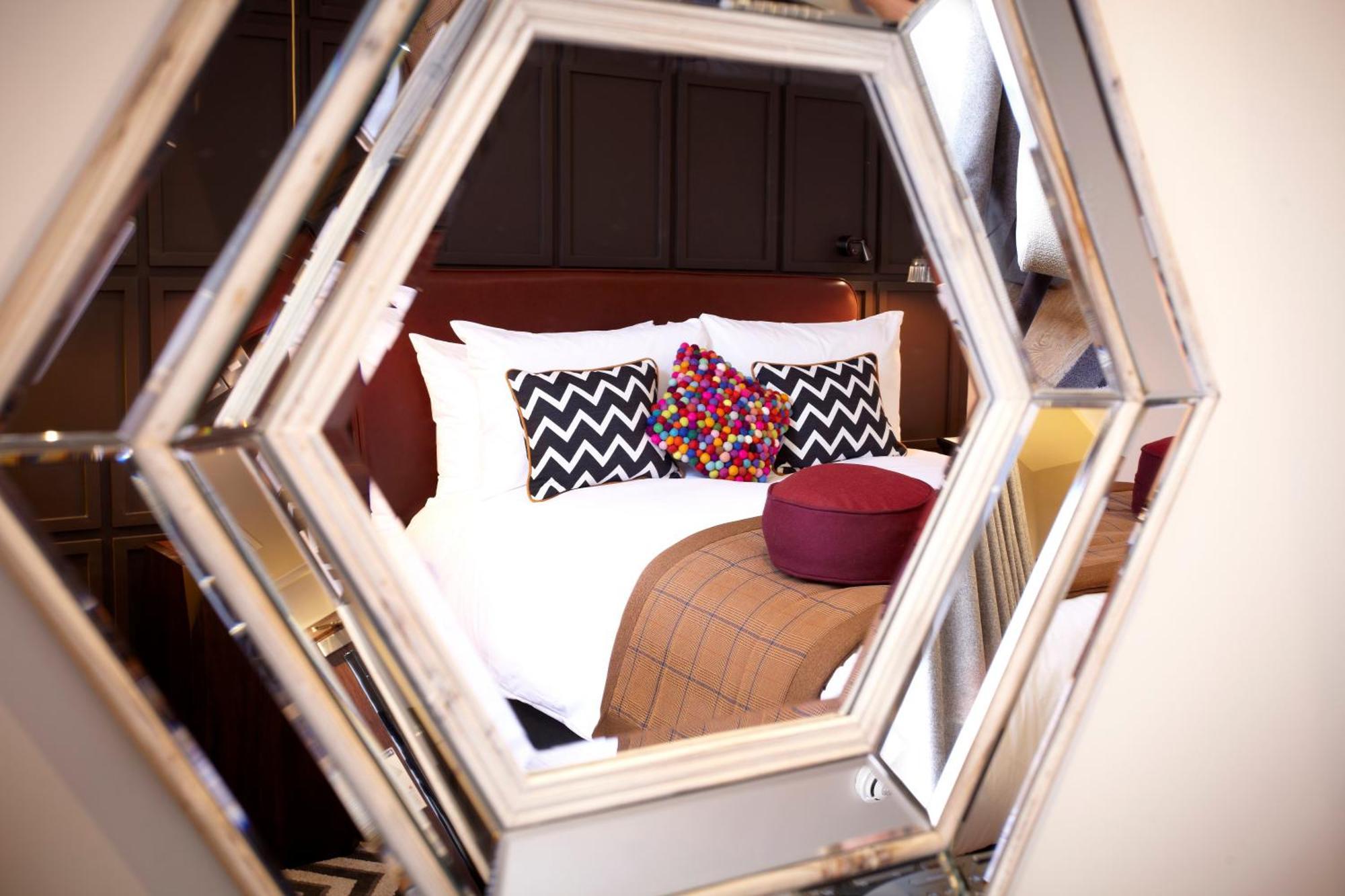 Standard Room,1279381054:JPEG