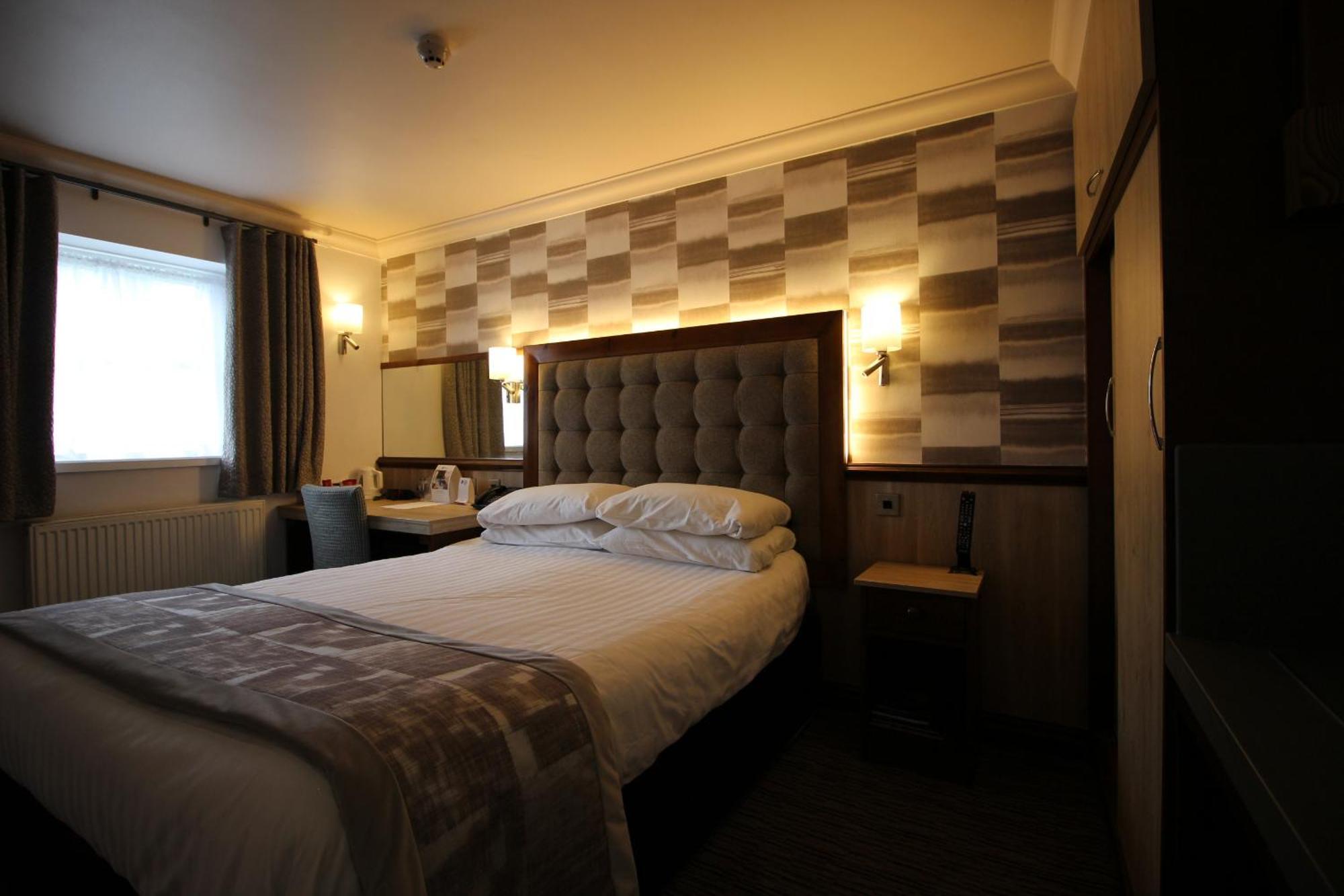 Standard Double Room Non-Smoking,422600505:JPEG
