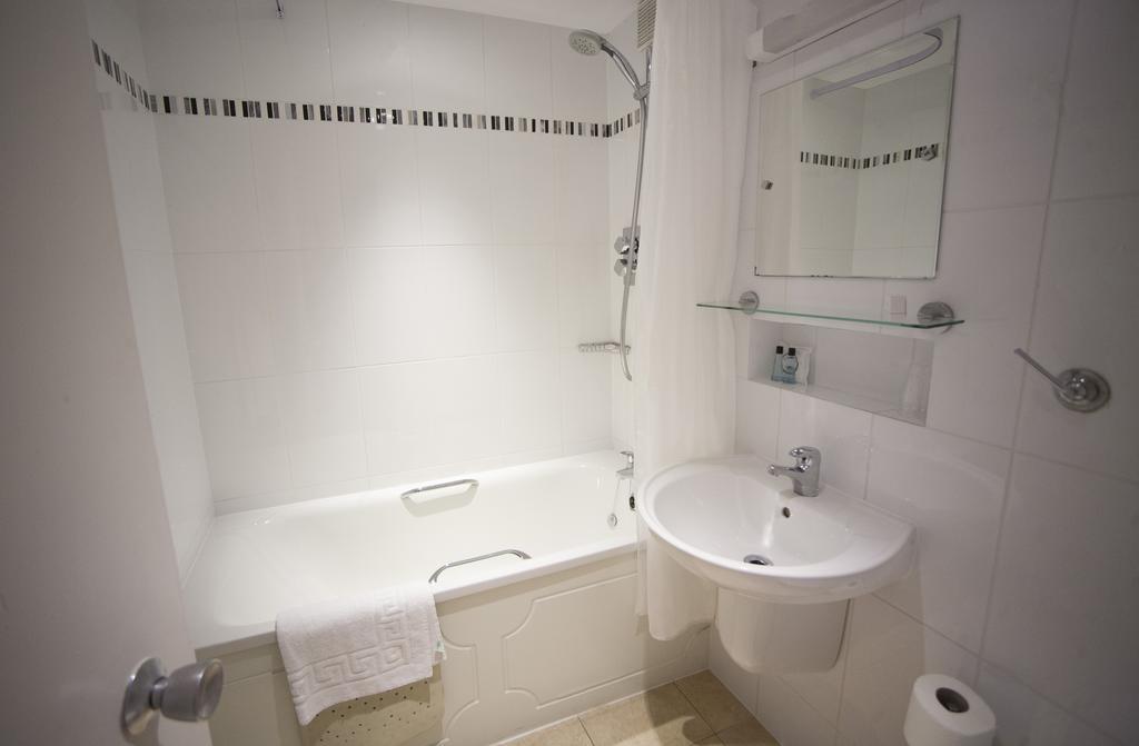 Family Room,1516379293:JPEG