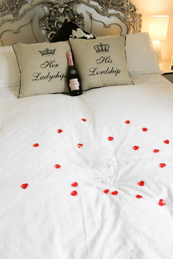 Deluxe Double Room Shower