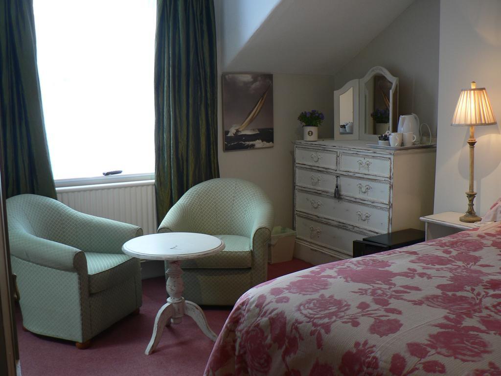 Deluxe Double Room Shower