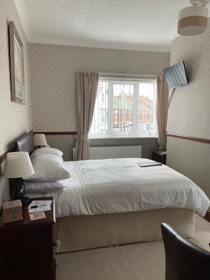 Deluxe Double Room Shower