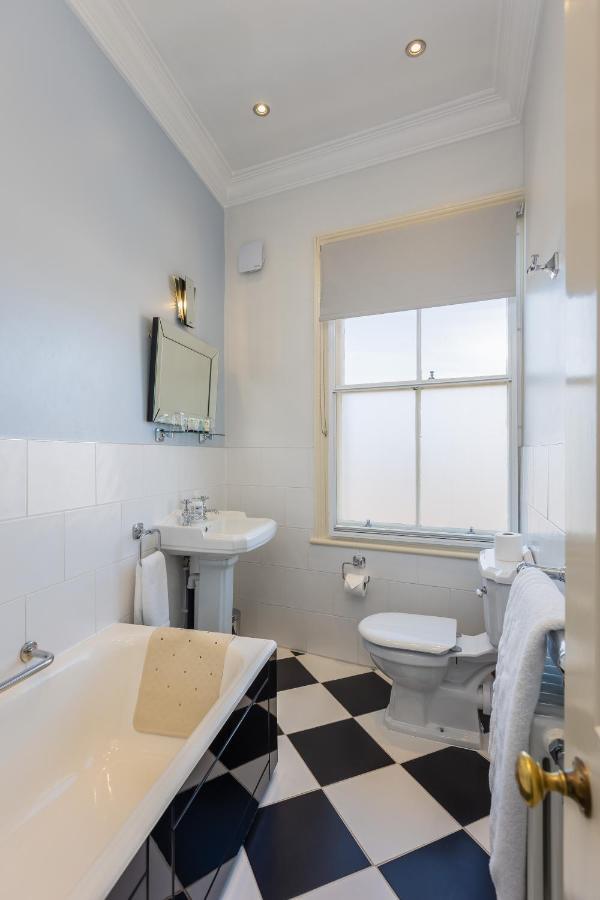 Deluxe Double Room Bath