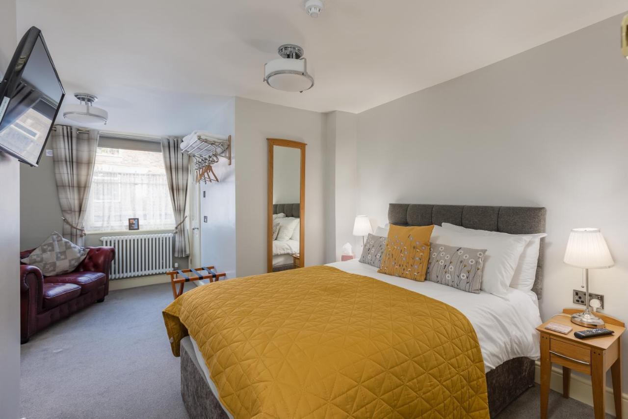 Deluxe Double Room Shower