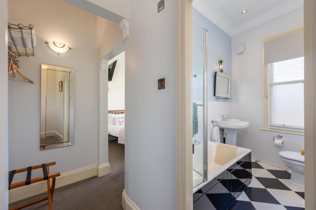 Deluxe Double Room Bath