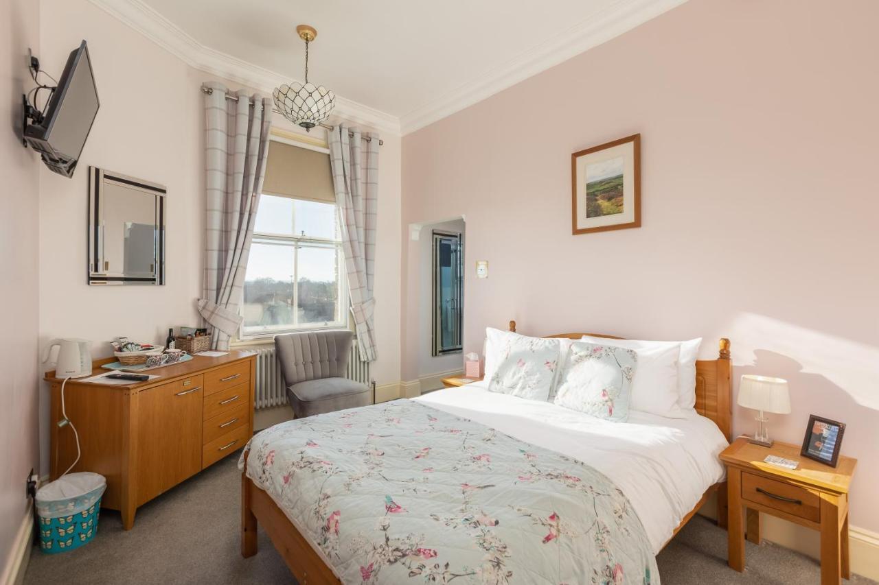Deluxe Double Room Shower