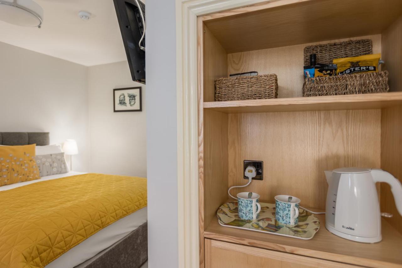 Deluxe Double Room Shower