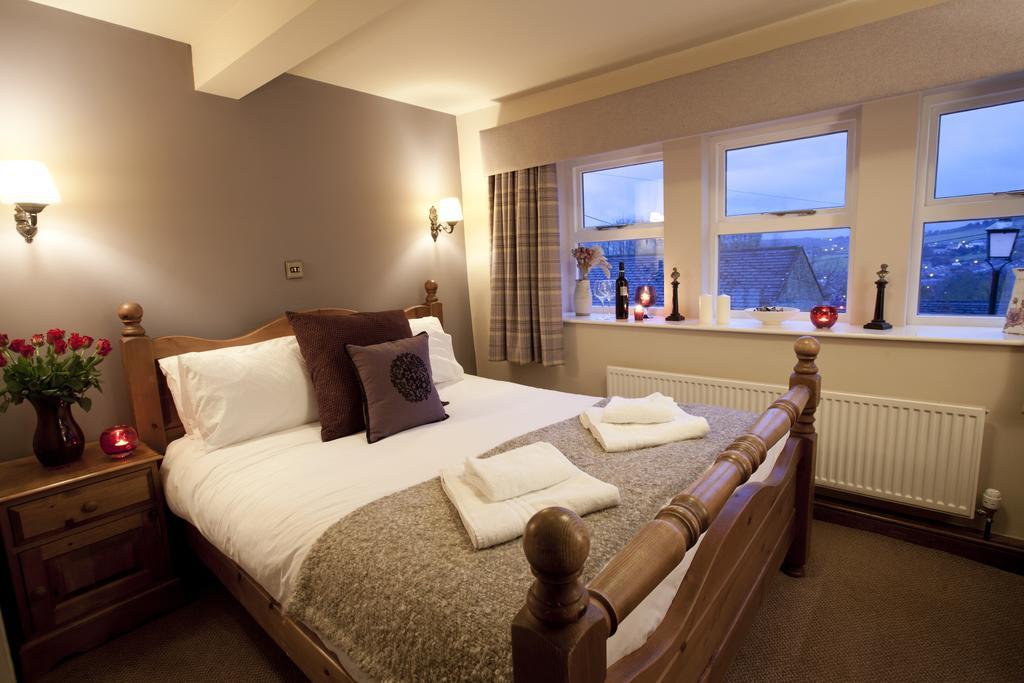 Double Room Bath or Walk Shower