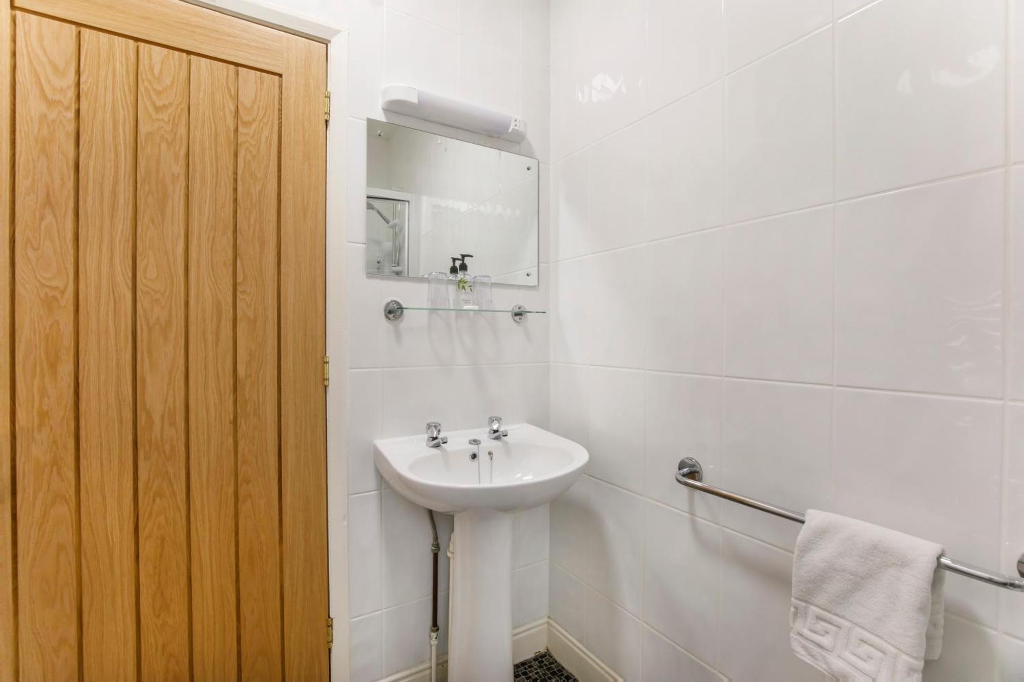 Twin Room – 1st floor 7