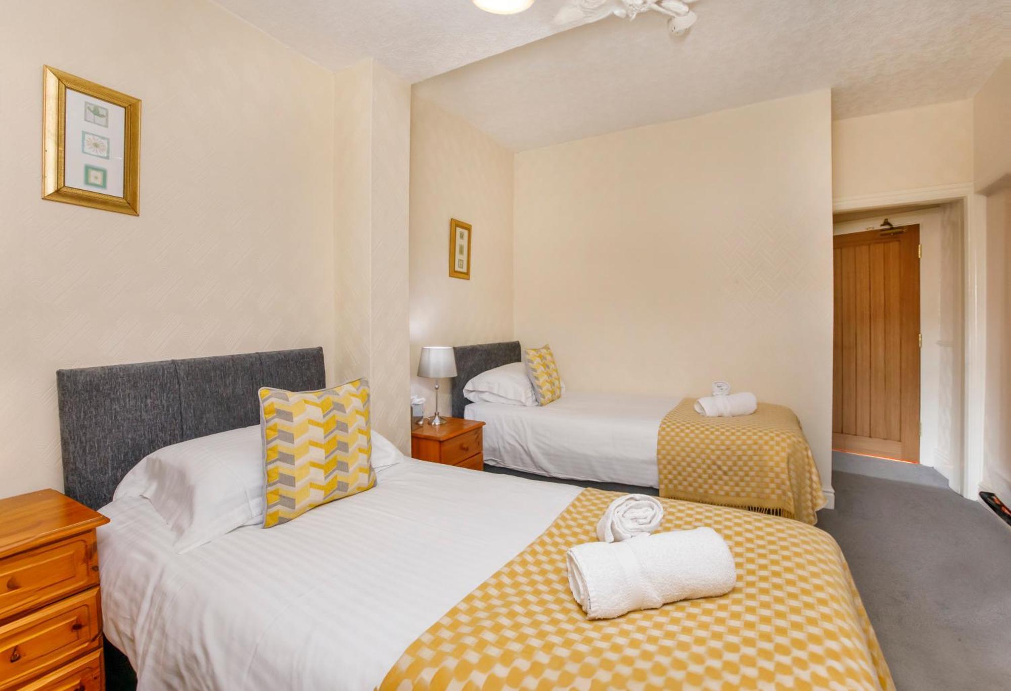 Twin Room – 1st floor 7