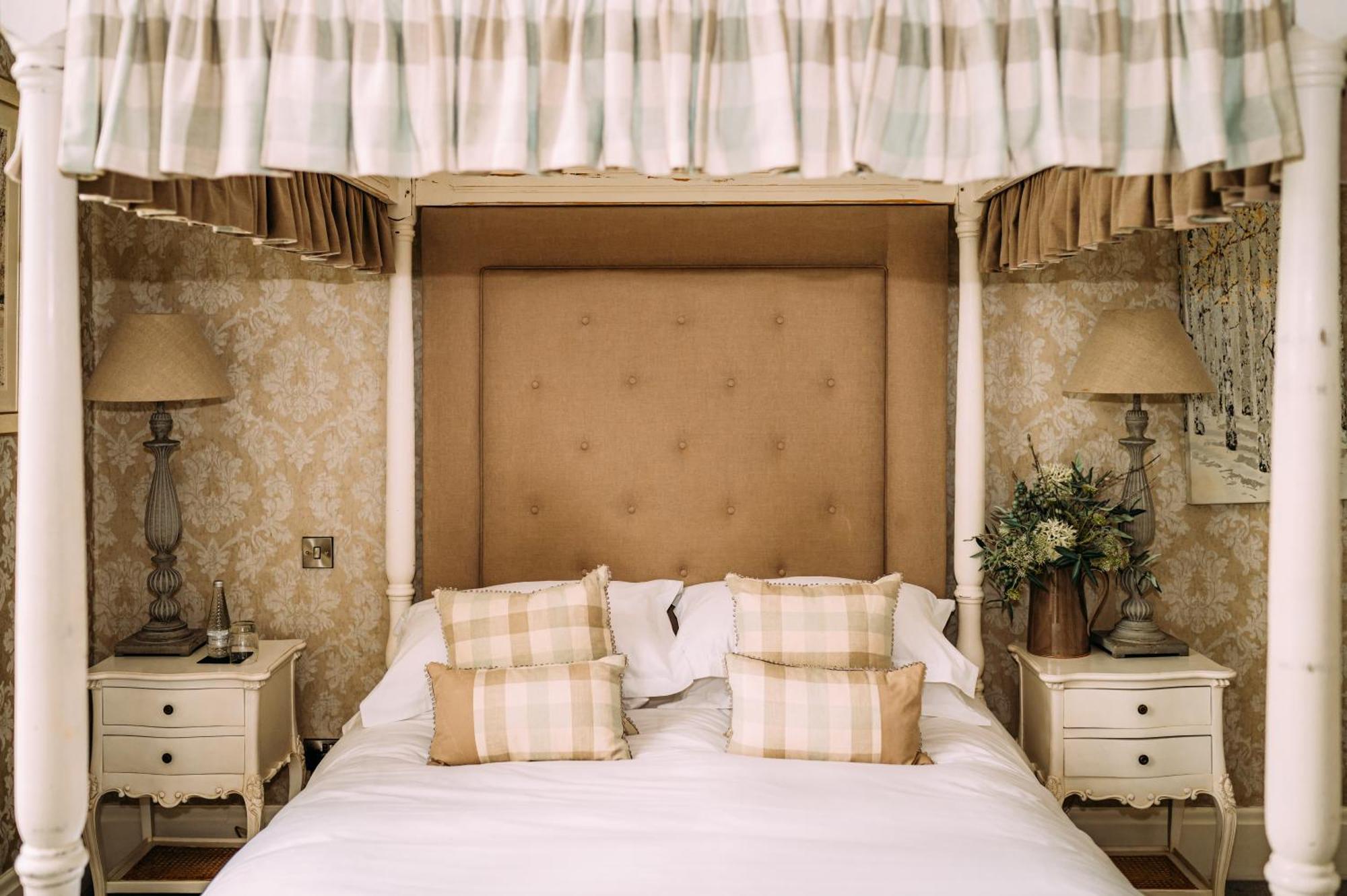 Room Four-Poster Bed
