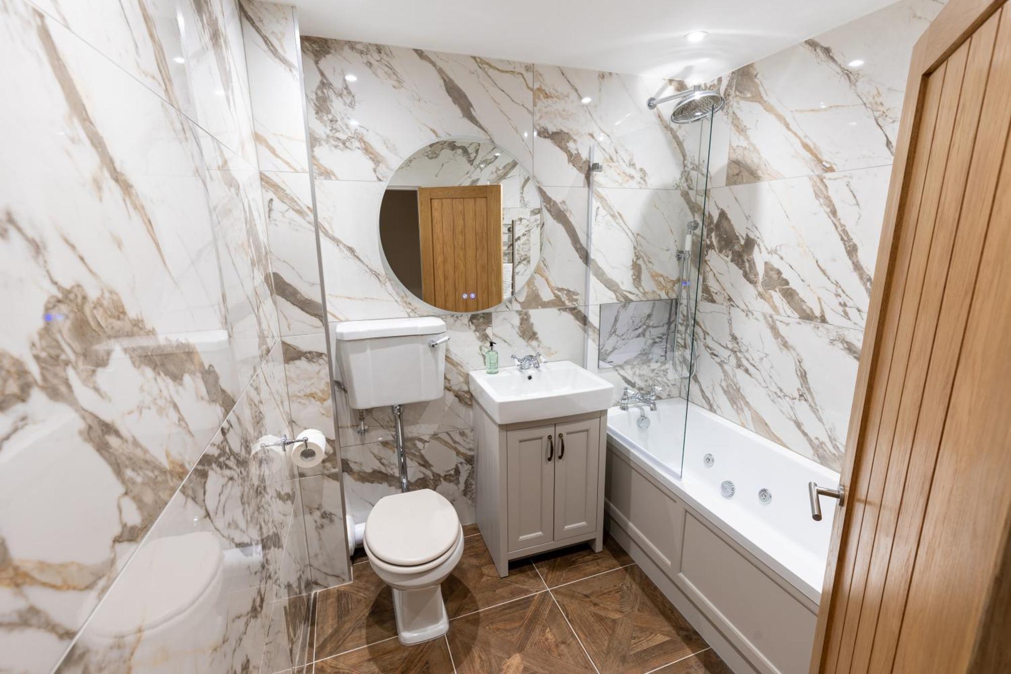 King Suite Whirlpool