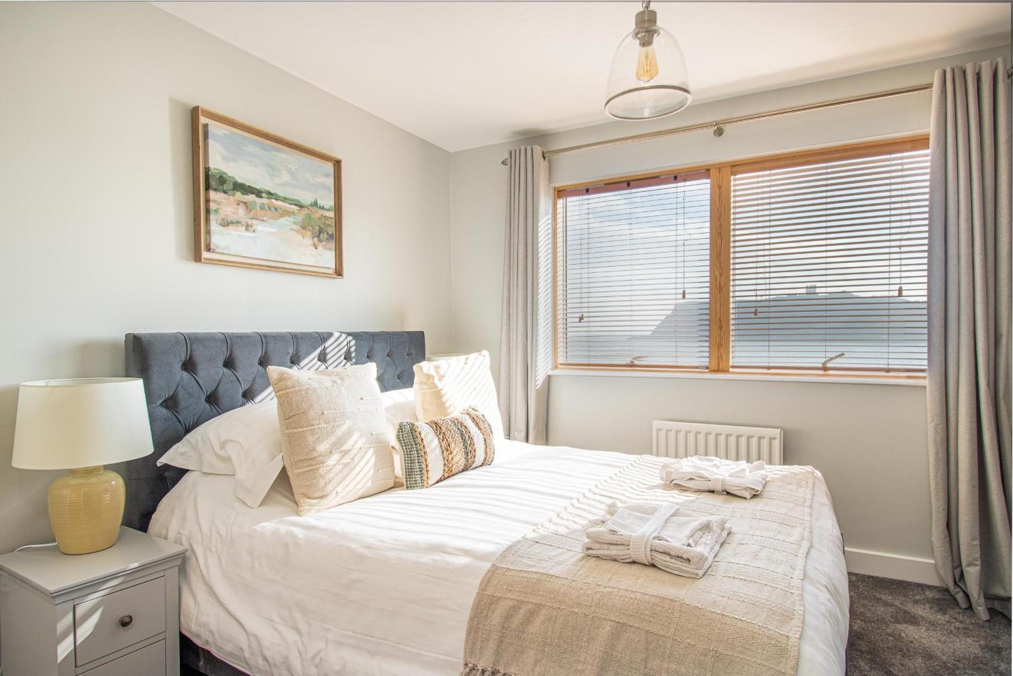 Two-Bedroom Apartment Sea View