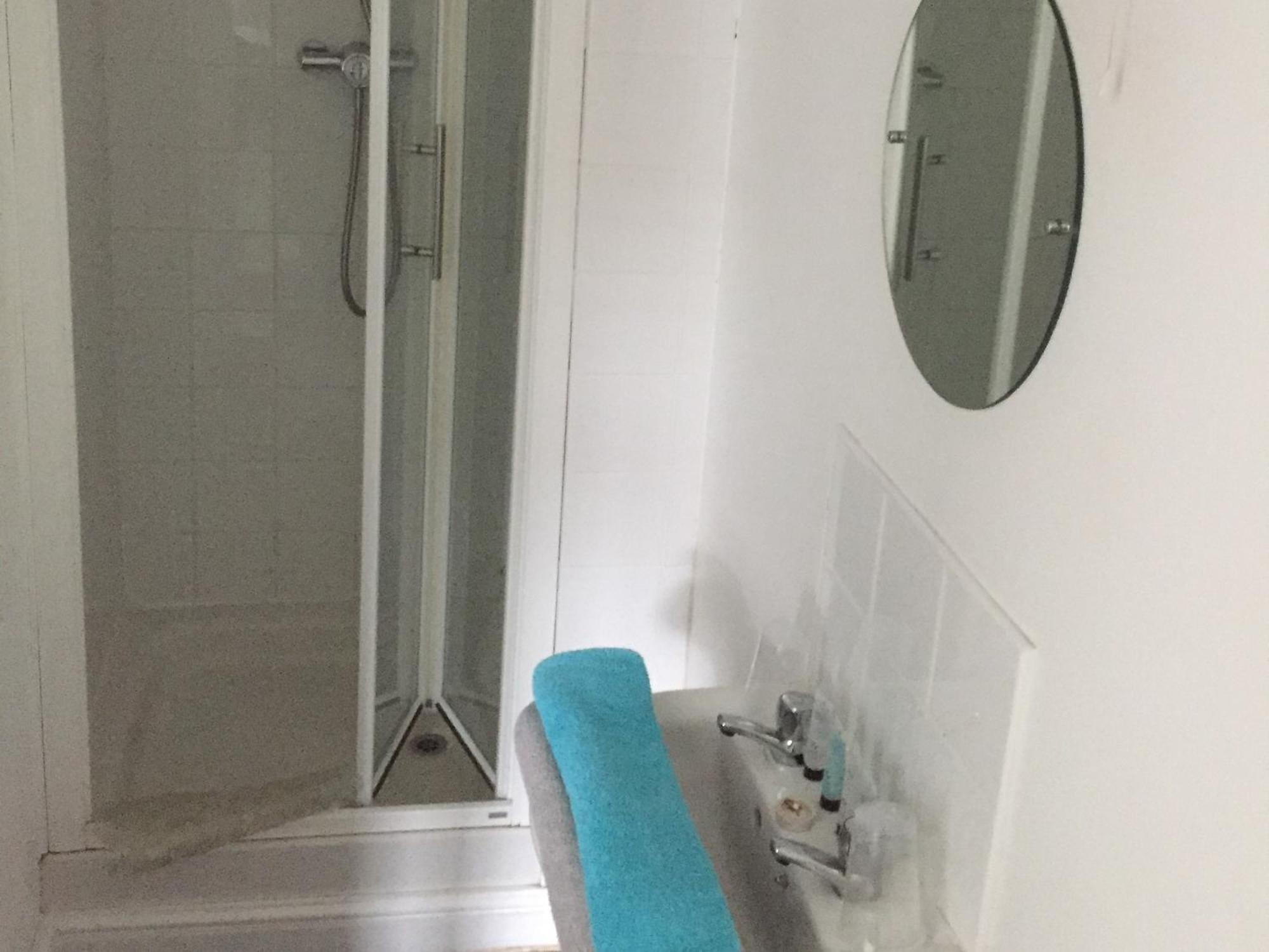 Camera Doppia con Letti Singoli con Bagno Privato