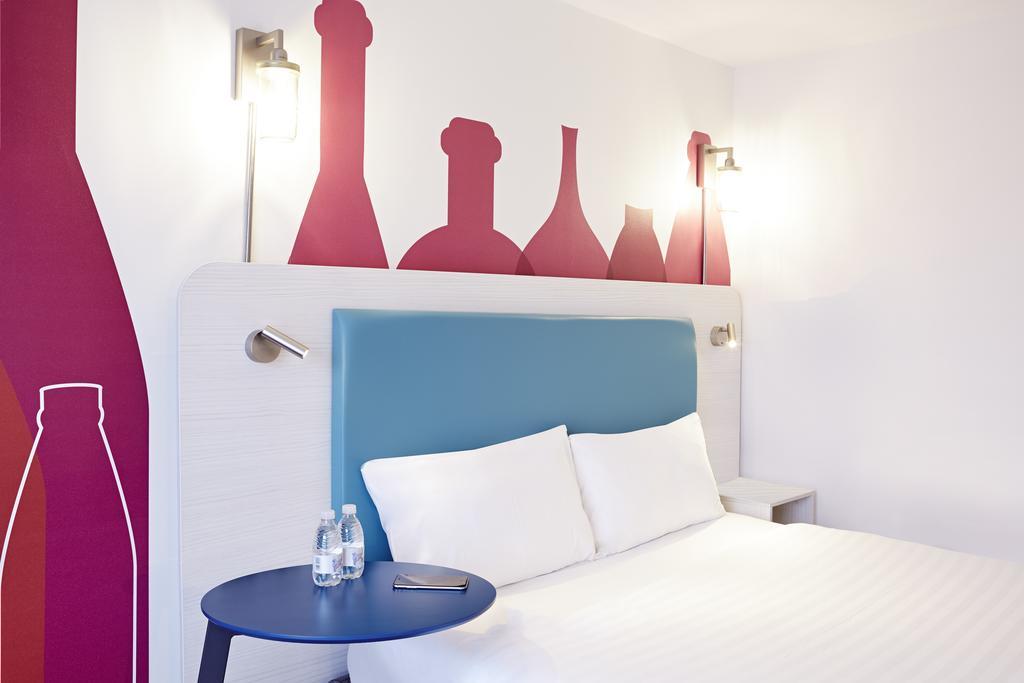 Queen Room,267890957:JPEG