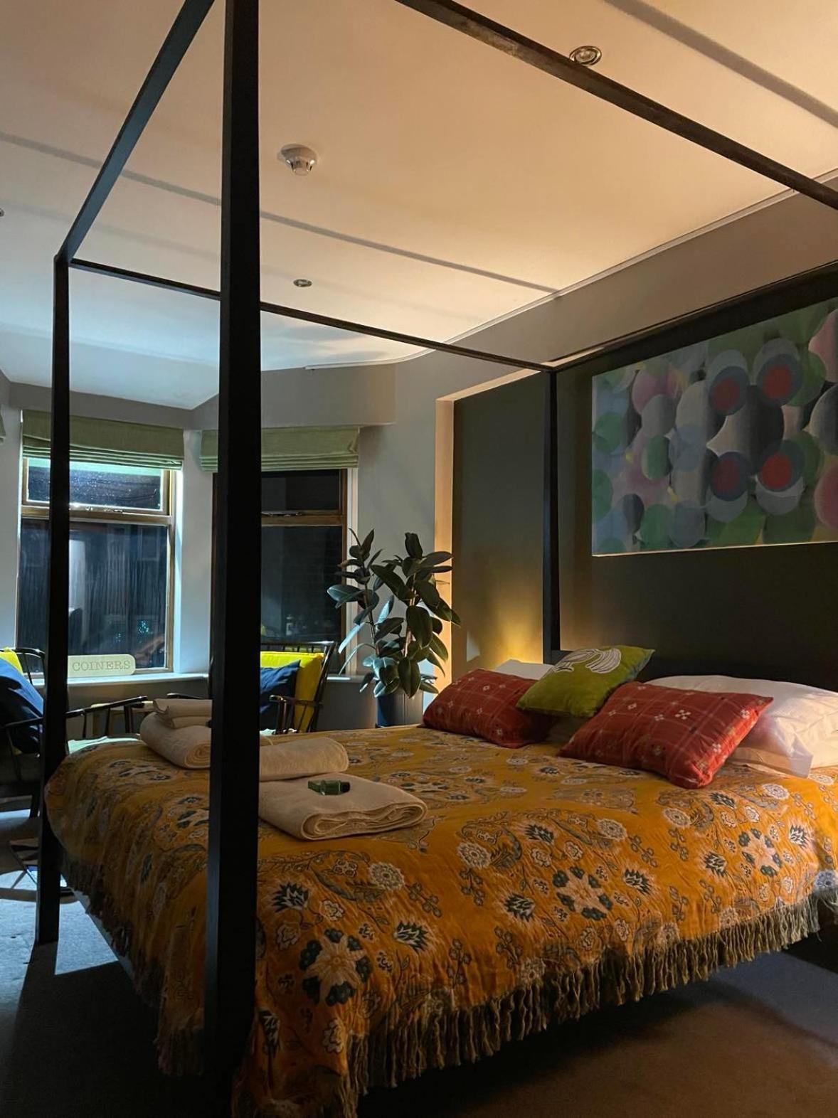 Deluxe Double Room Shower