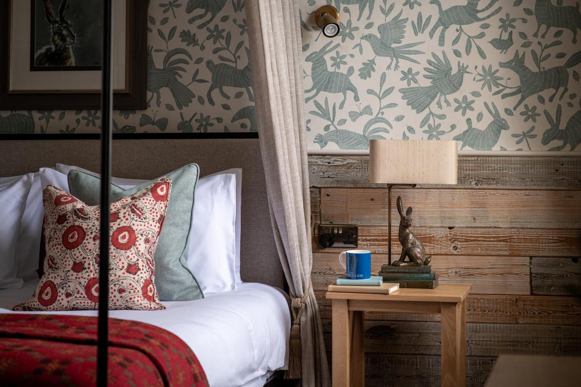 Four Poster Feature Room,1587503174:JPEG