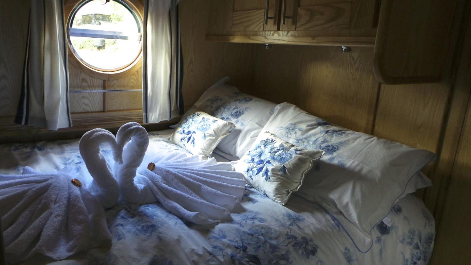 Houseboat Millie Grace