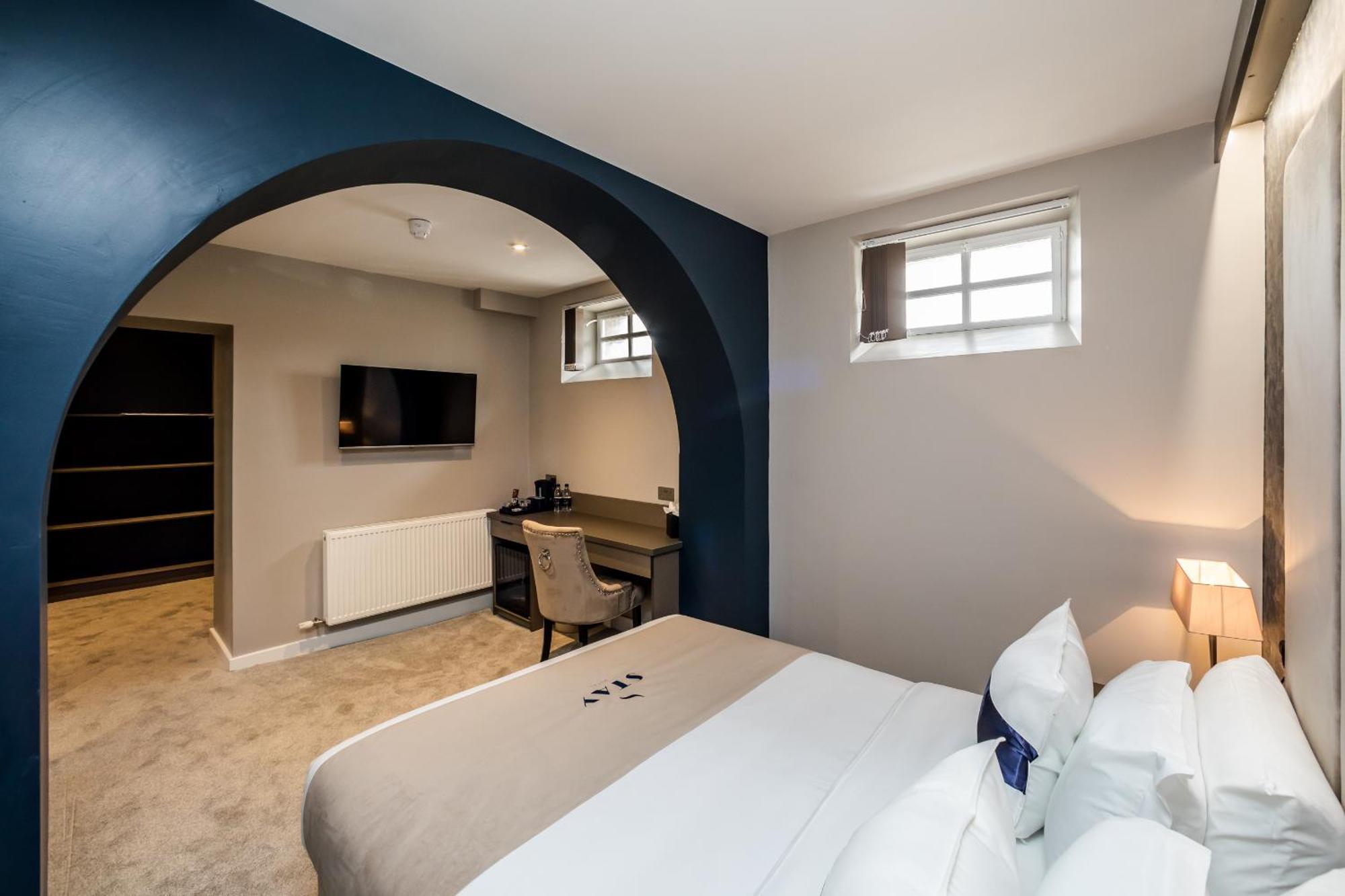 Standard Queen Room