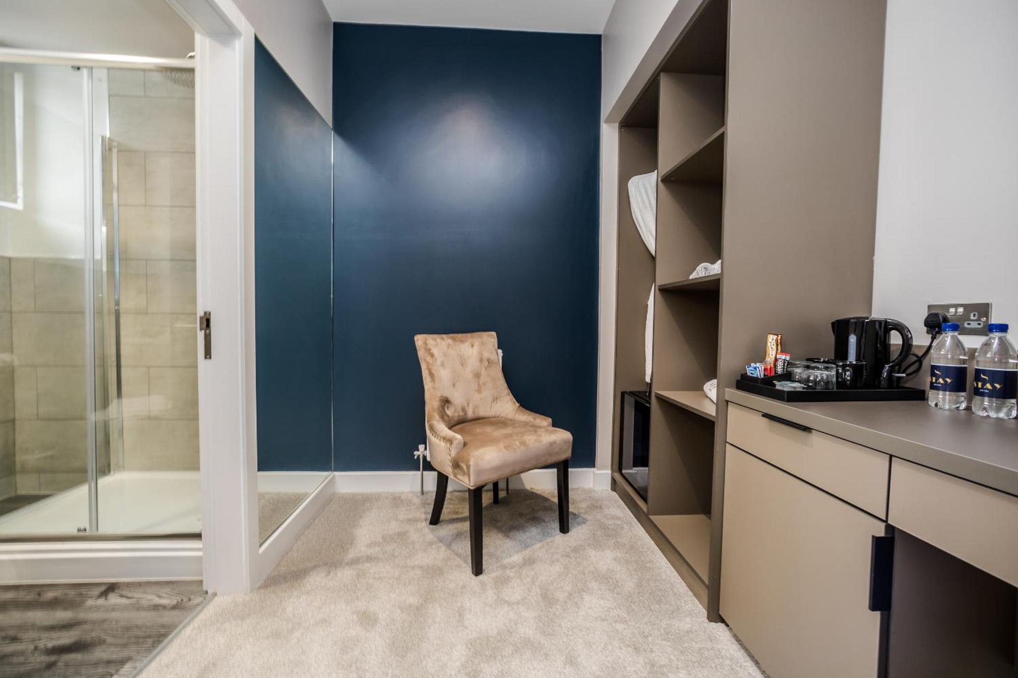 Standard Queen Room