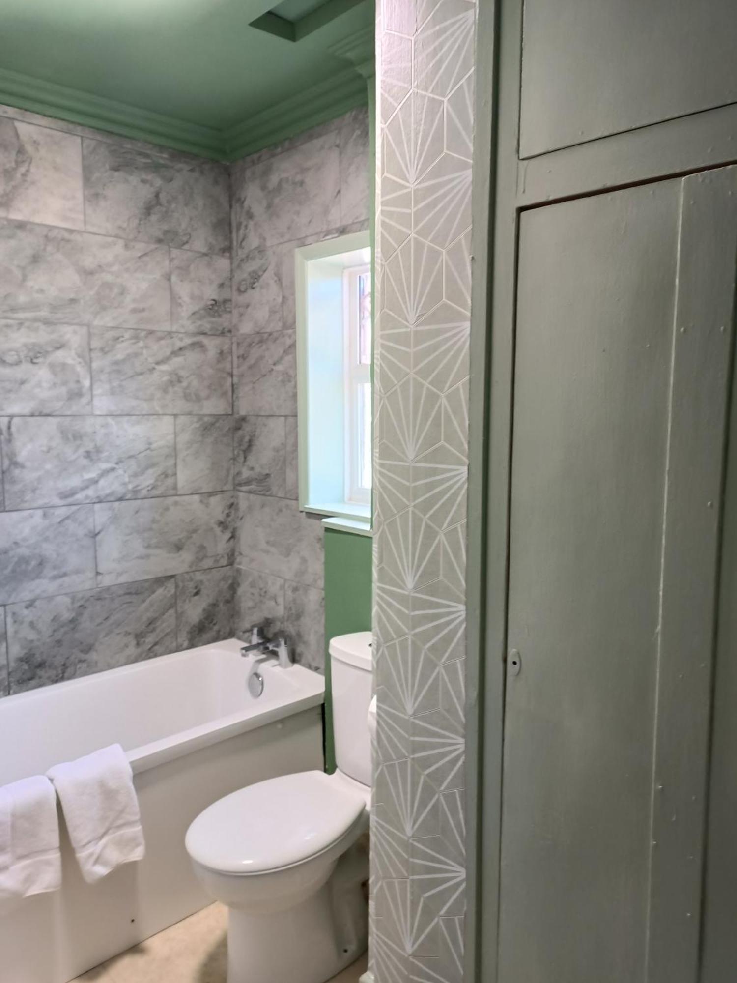 Double Room Private Bathroom
