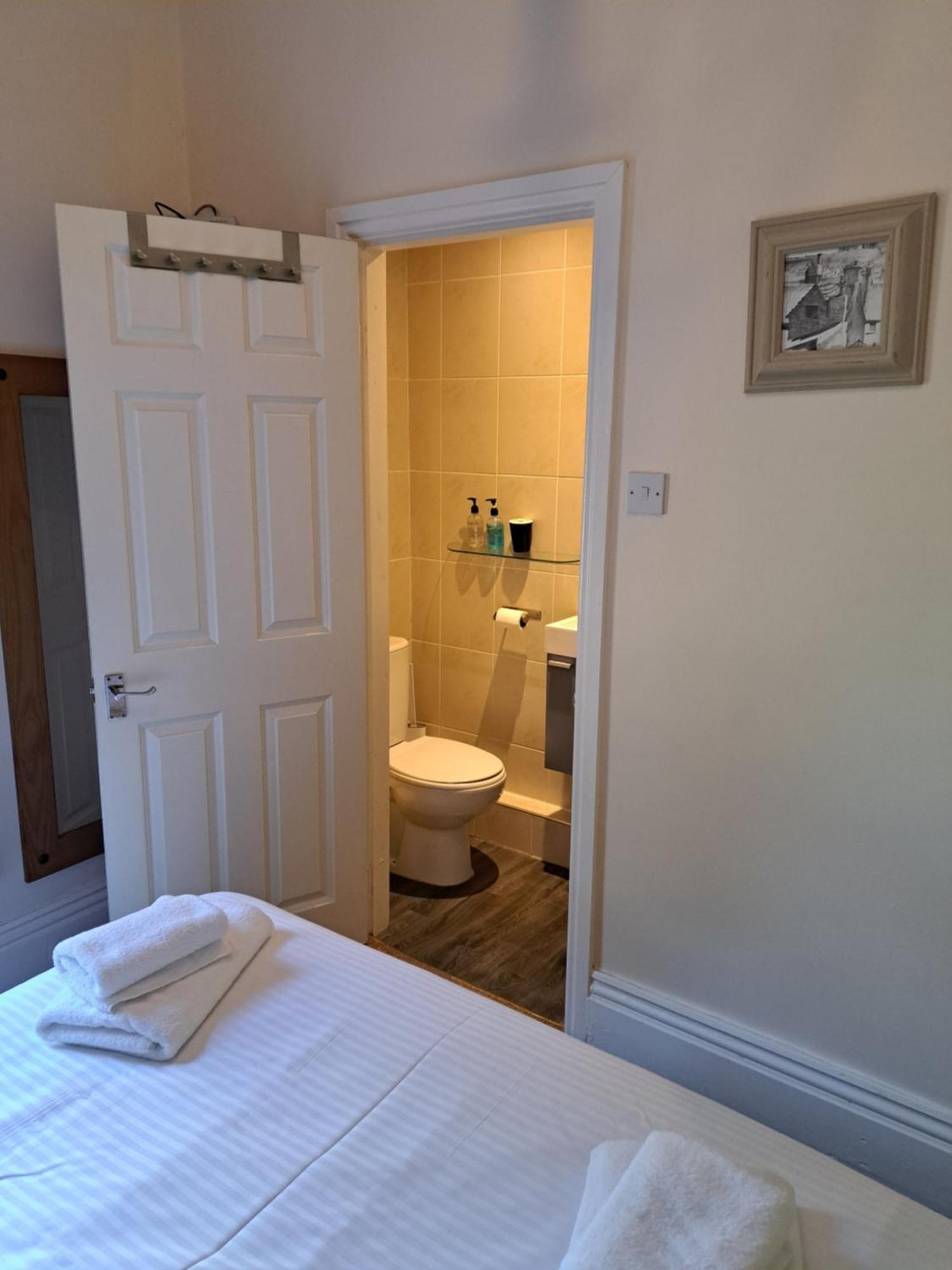 SMALL DOUBLE ROOM PARK VIEW