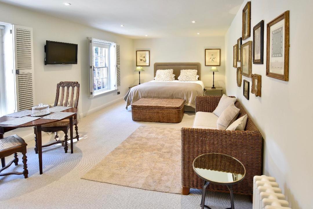 Double Room,1622029661:JPEG