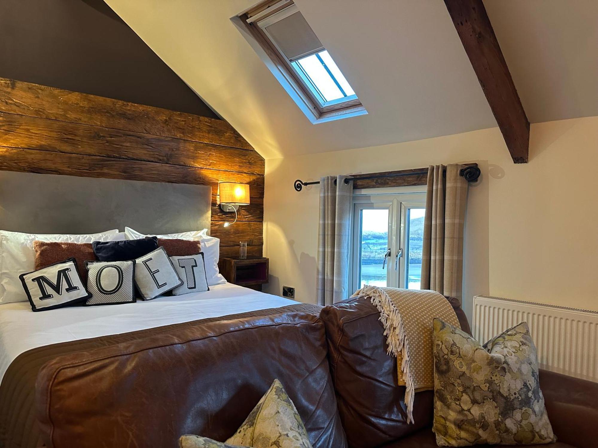 Penthouse Mini-Suite 2