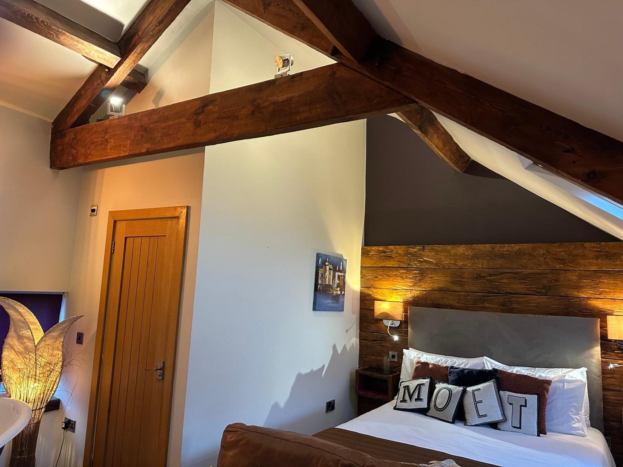 Penthouse Mini-Suite 2