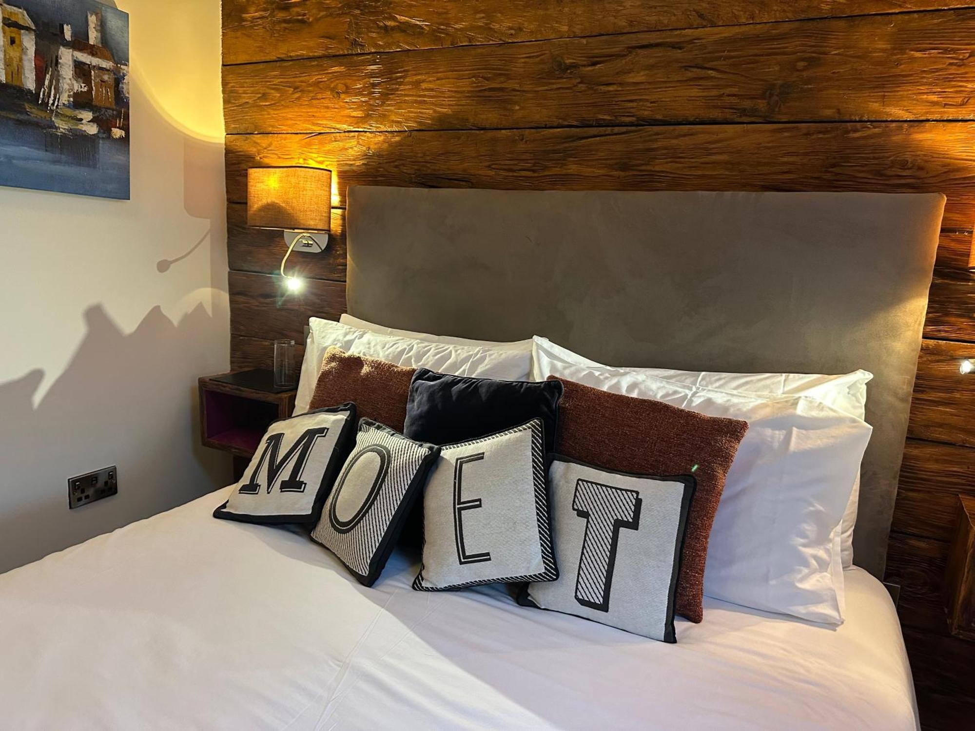 Penthouse Mini-Suite 2