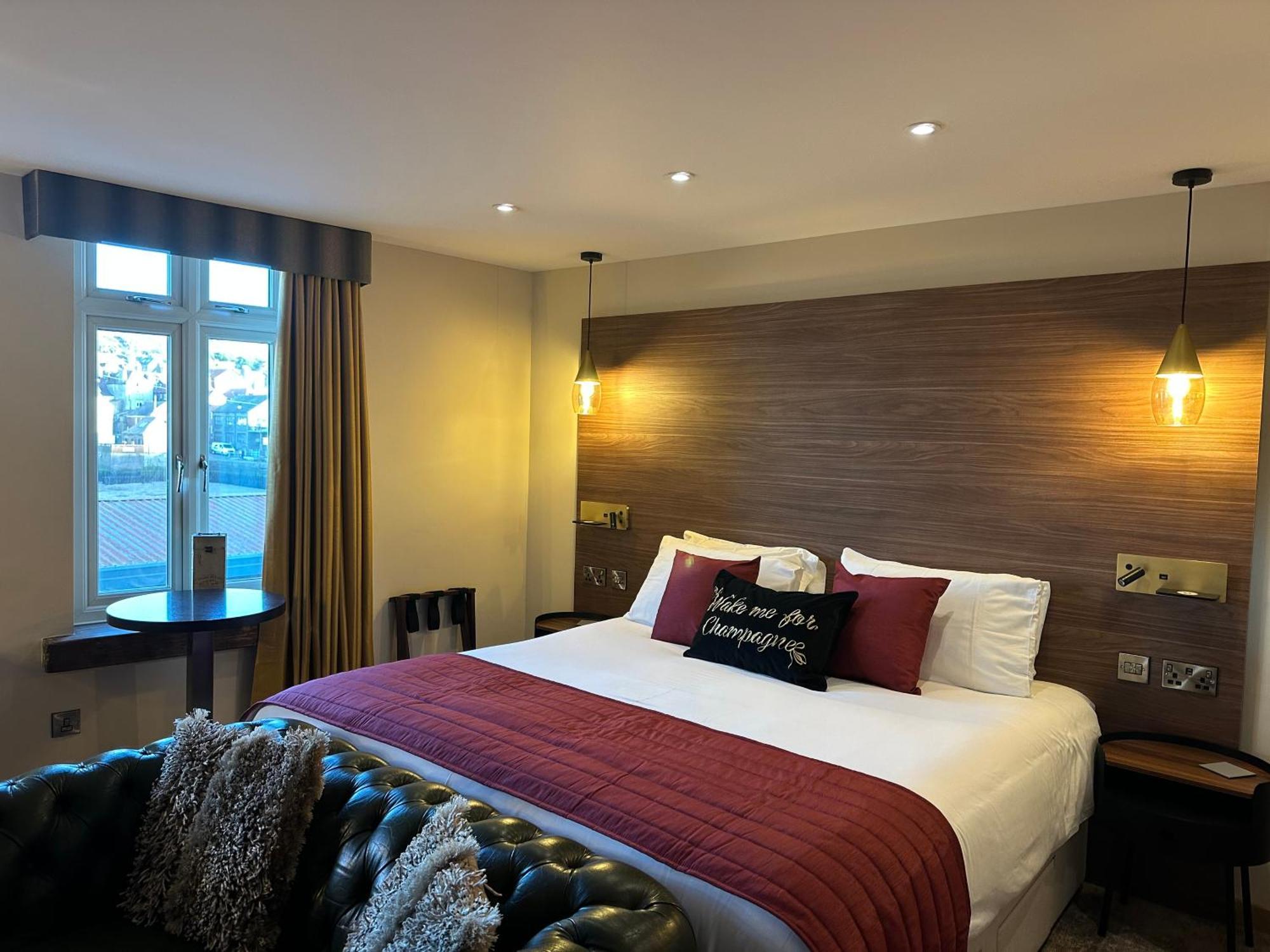 Deluxe Queen Suite