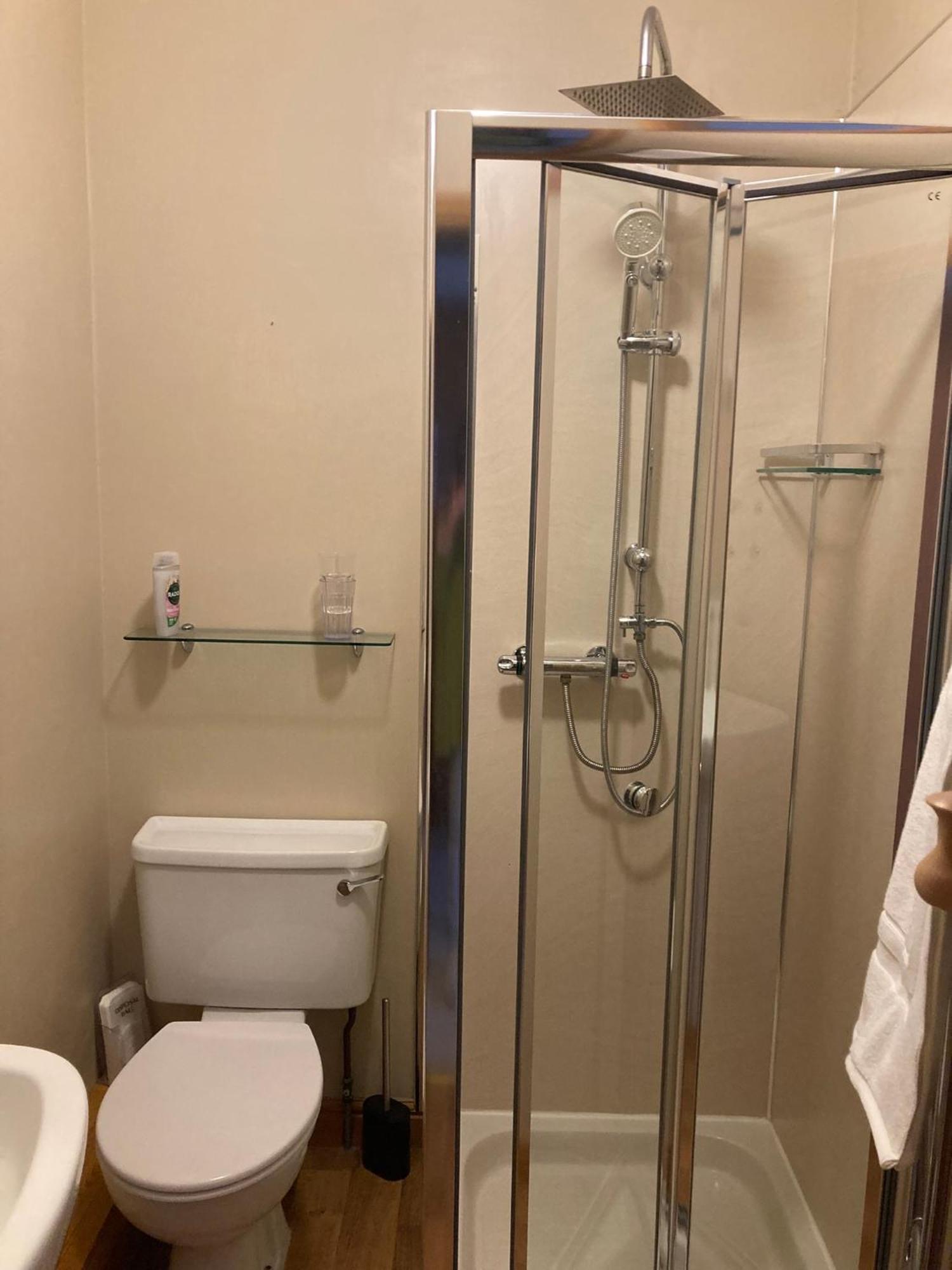 Double Room Shower 4