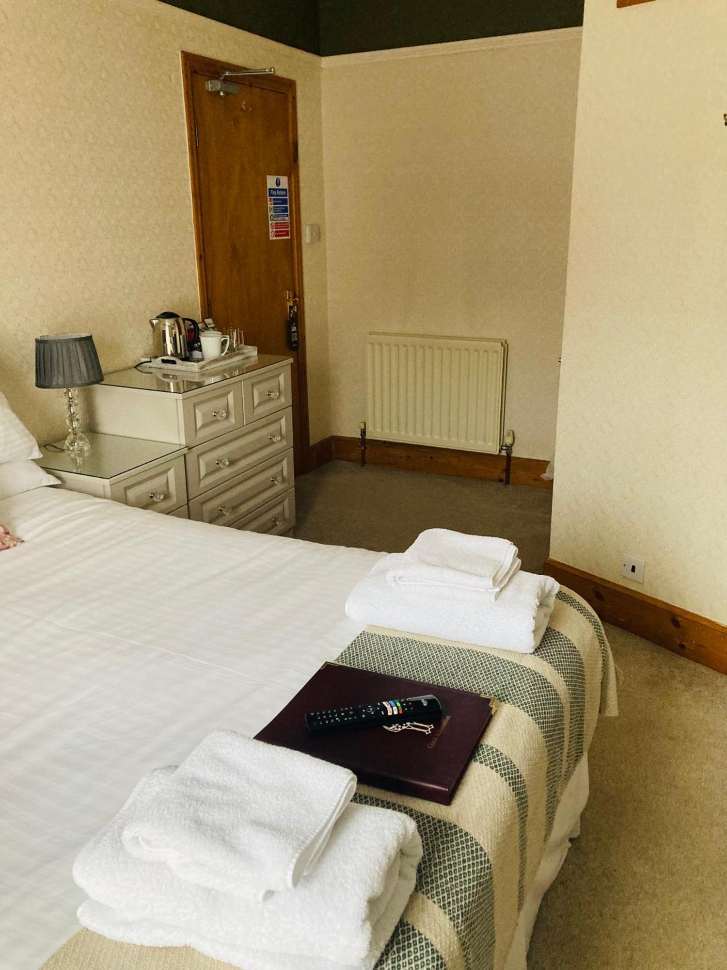 Double Room Shower 4