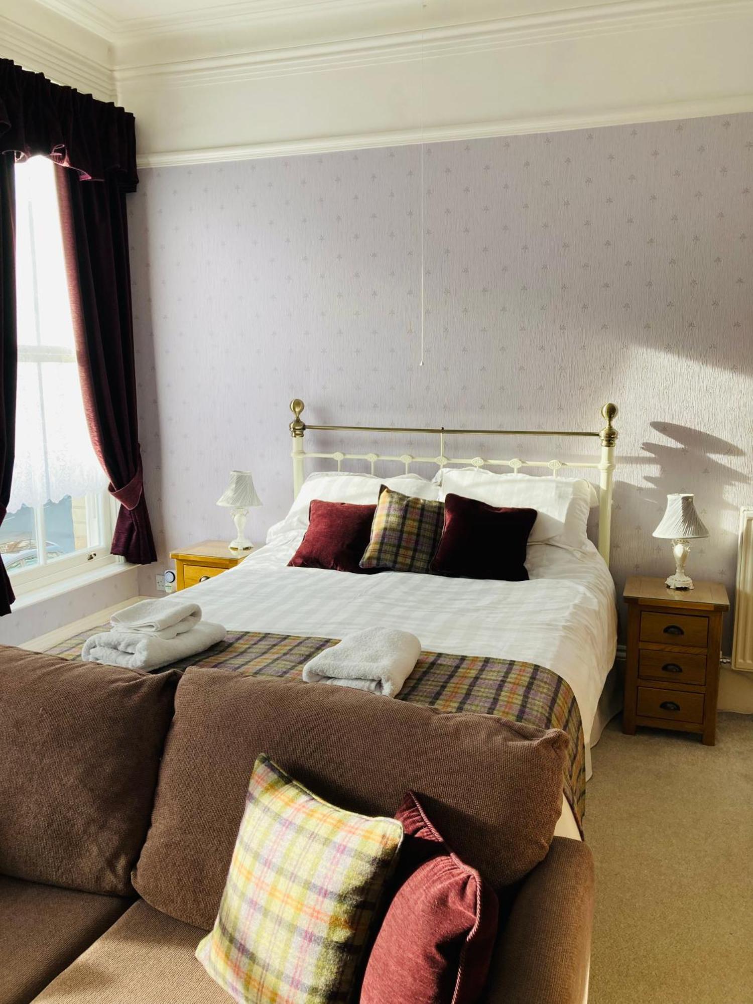Deluxe Double Room Shower 2