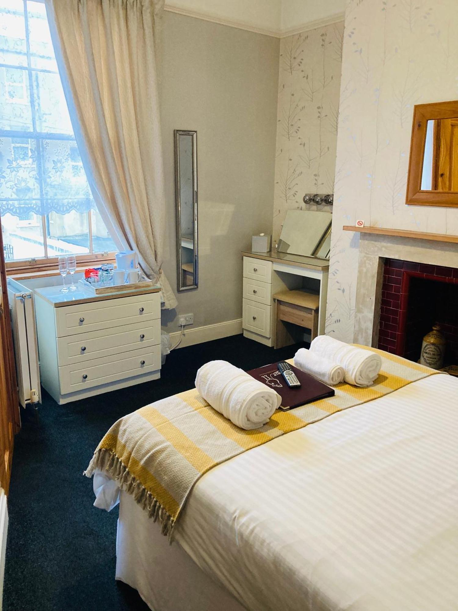 Double Room Shower 1
