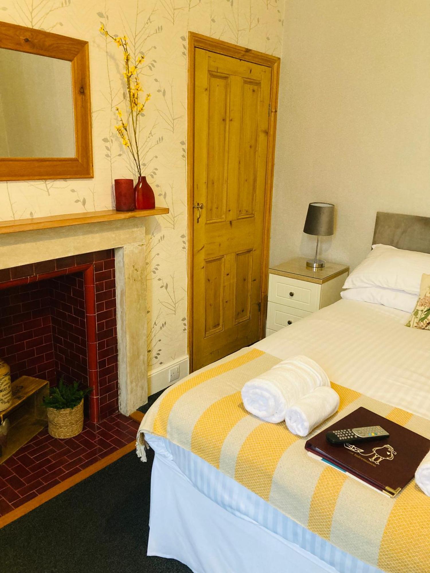 Double Room Shower 1