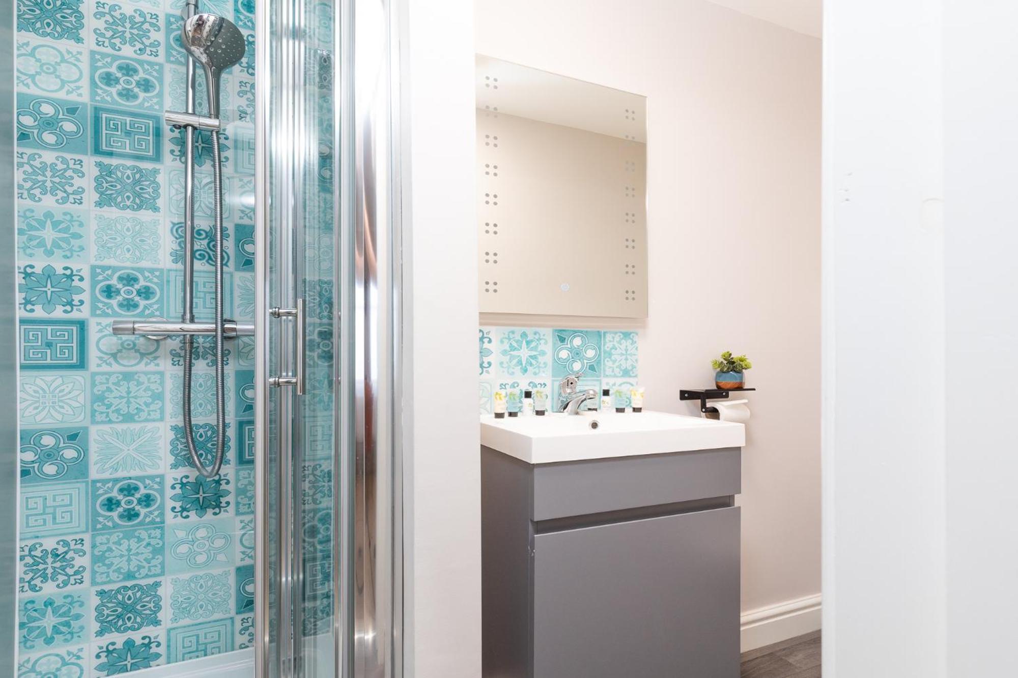 Cozy Single Room with Walk-In Shower - Non-Smoking,1646333456:JPEG