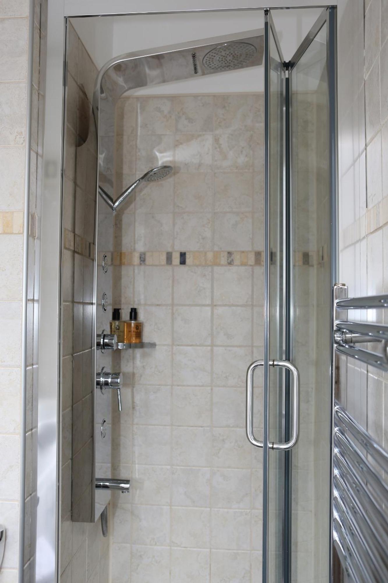 Twin Room Shower