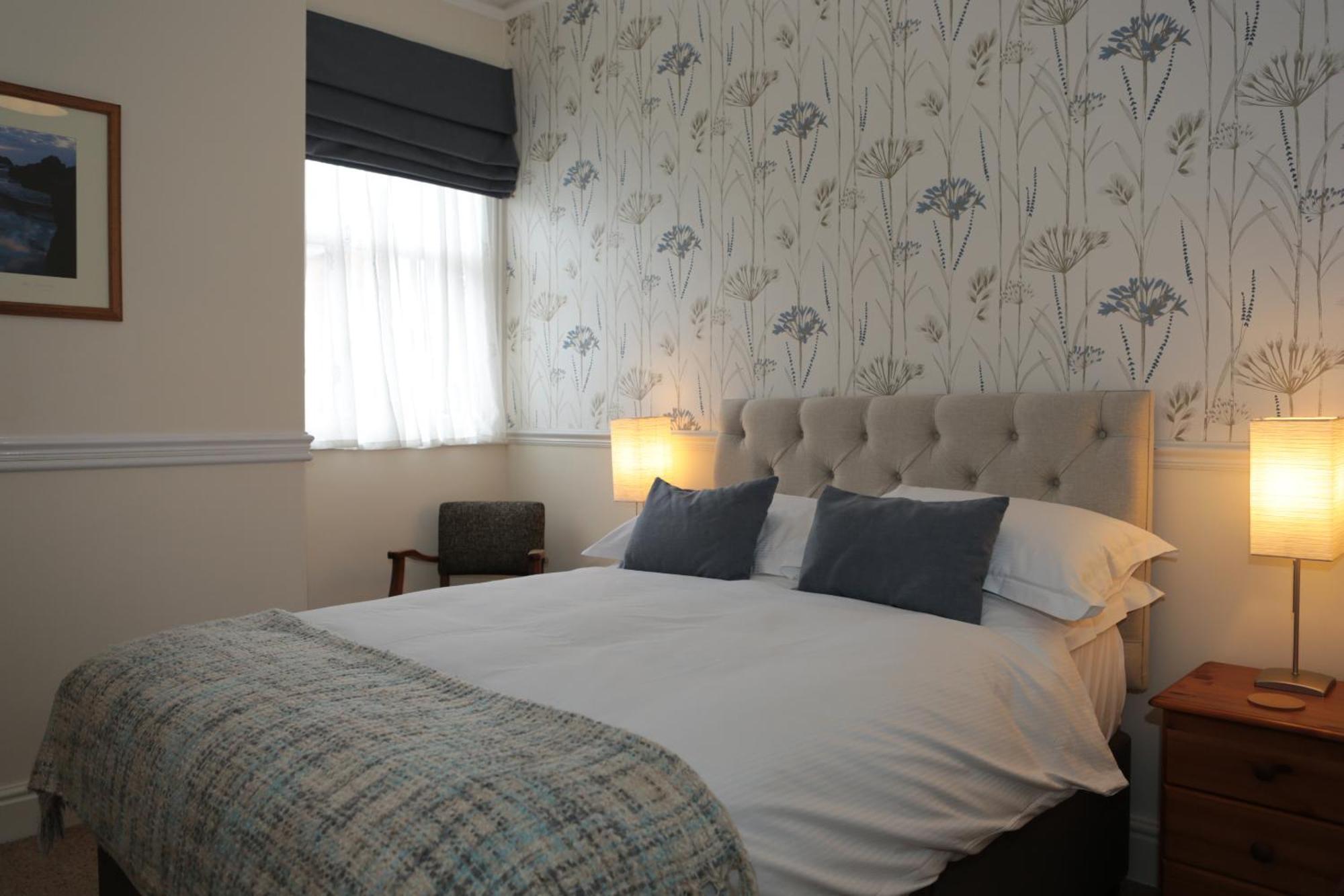 Deluxe Double Room Shower