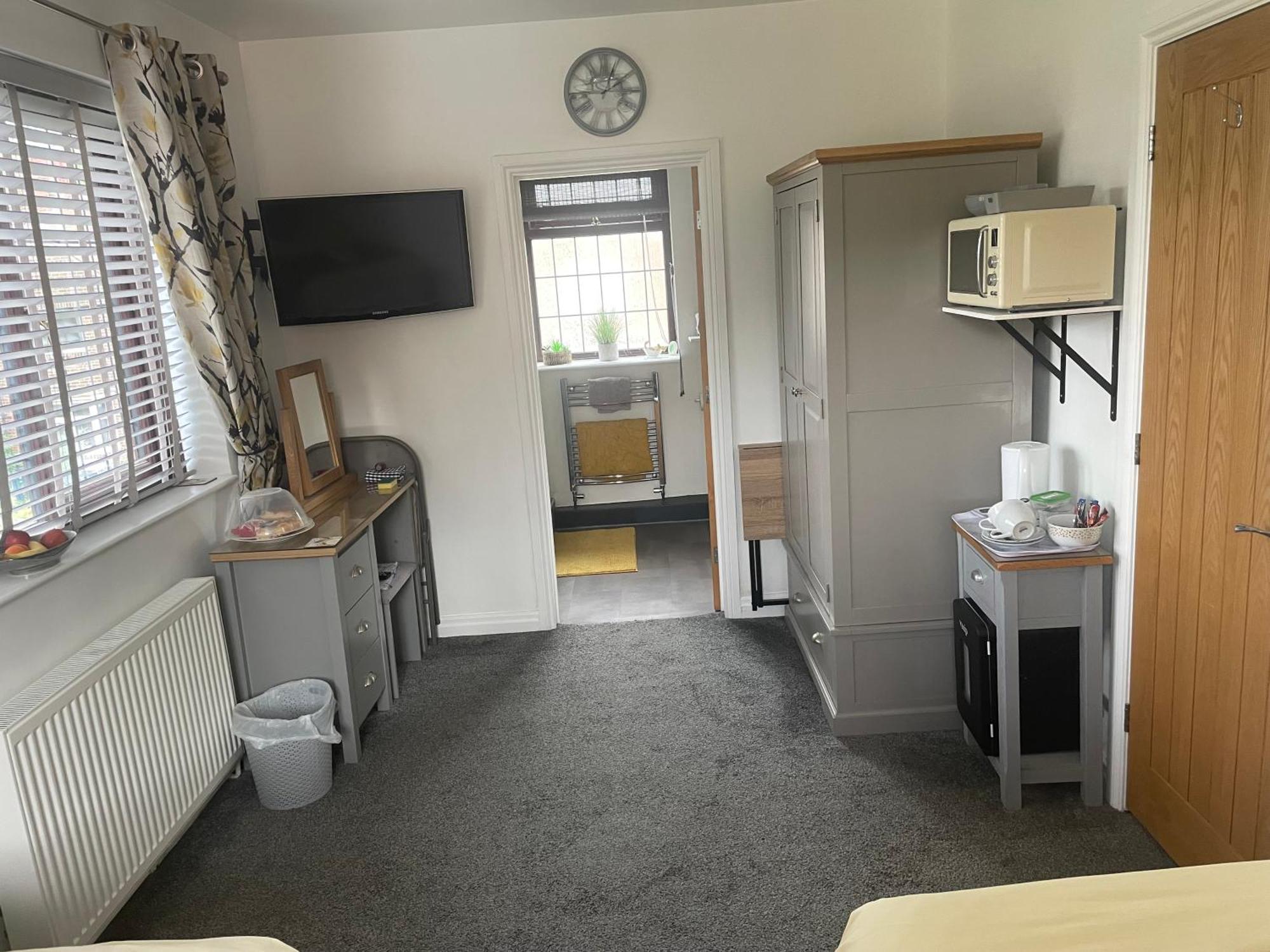 Twin Room with Private Bathroom