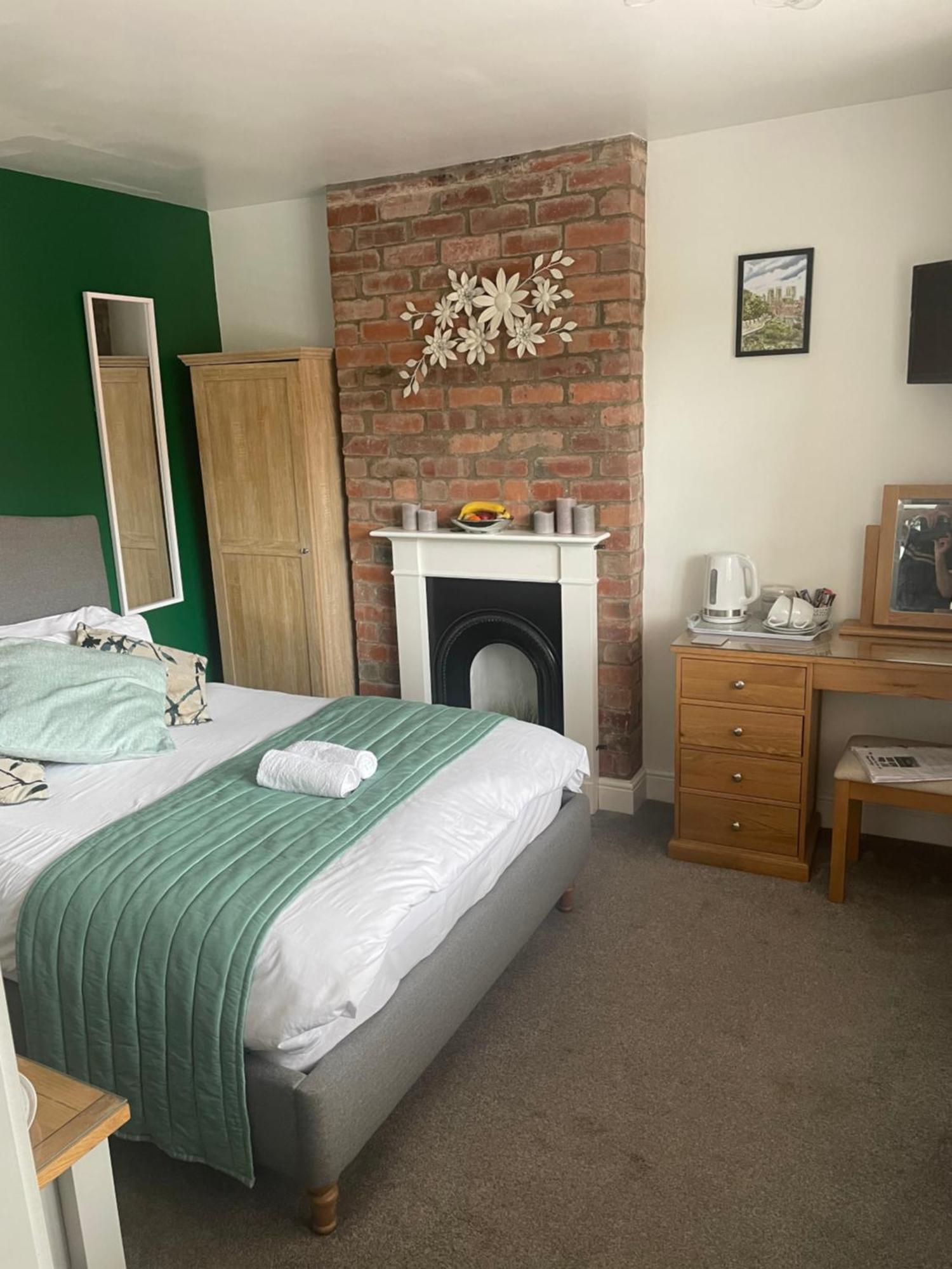 Double Room Private Bathroom