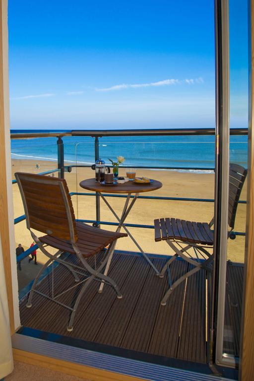 Two-Bedroom Apartment Sea View
