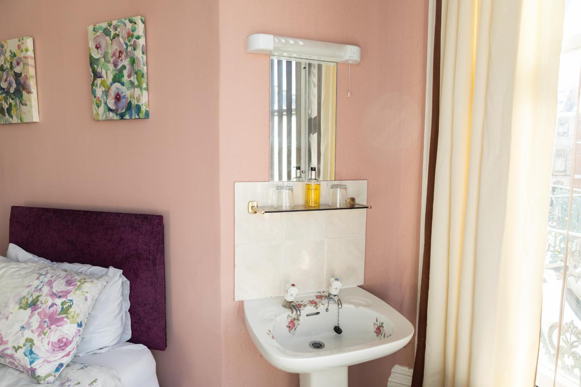 Twin Room with Front View,1698256744:JPEG