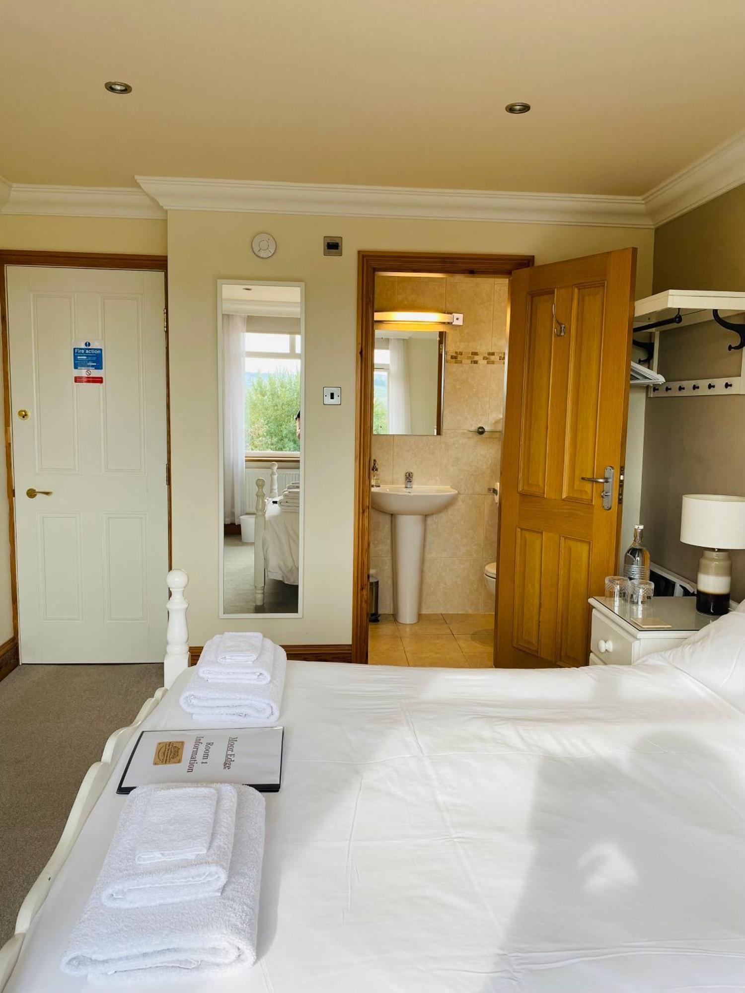 Deluxe Double Room Shower