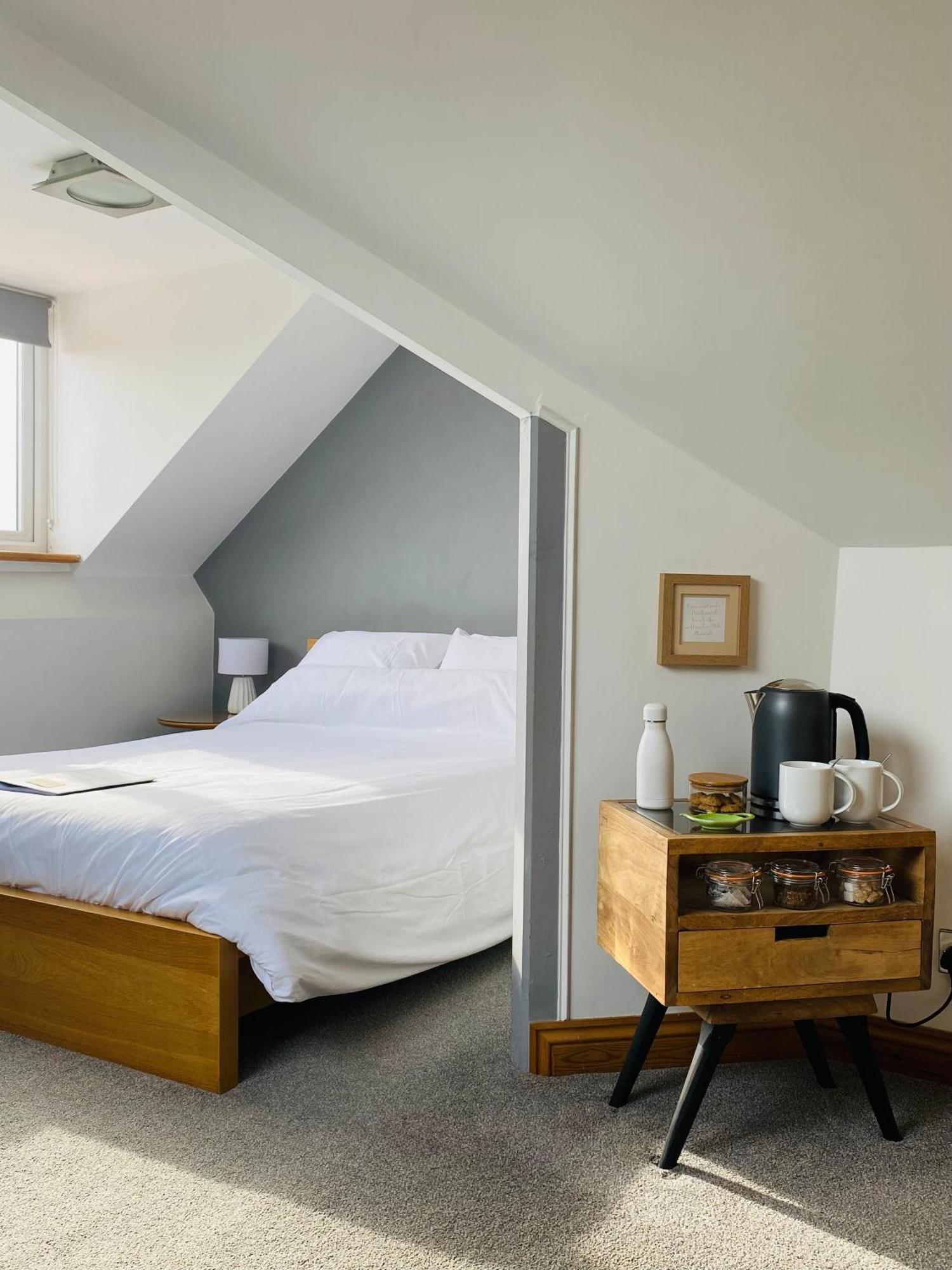 Deluxe Double Room Shower