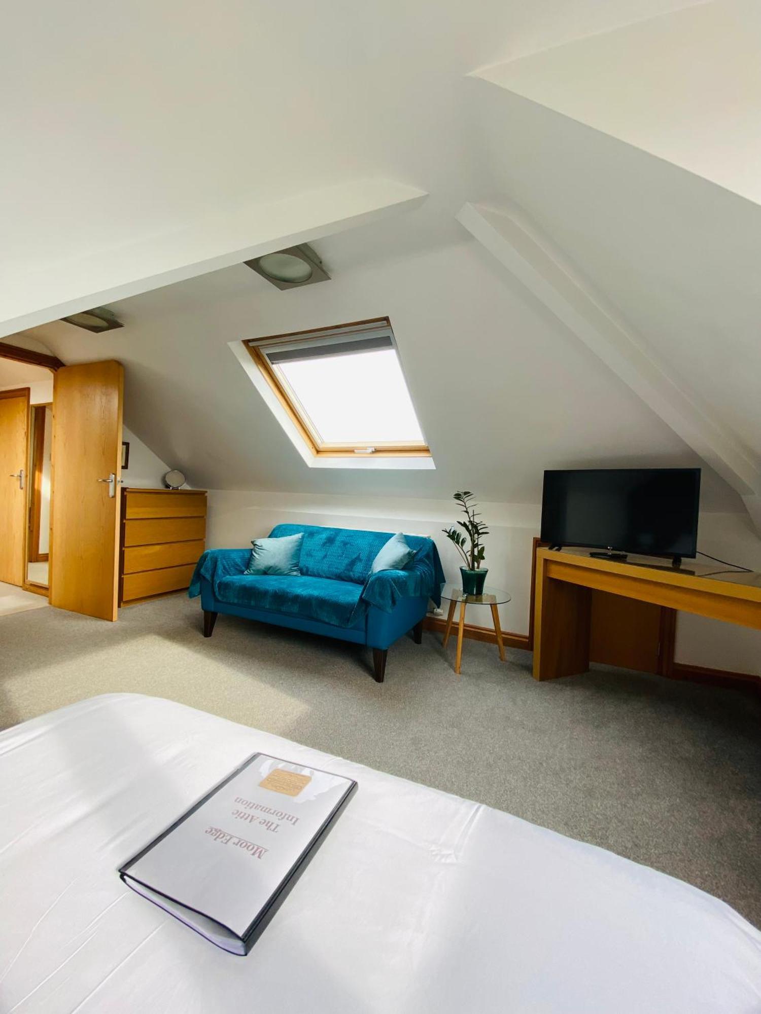 Deluxe Double Room Shower
