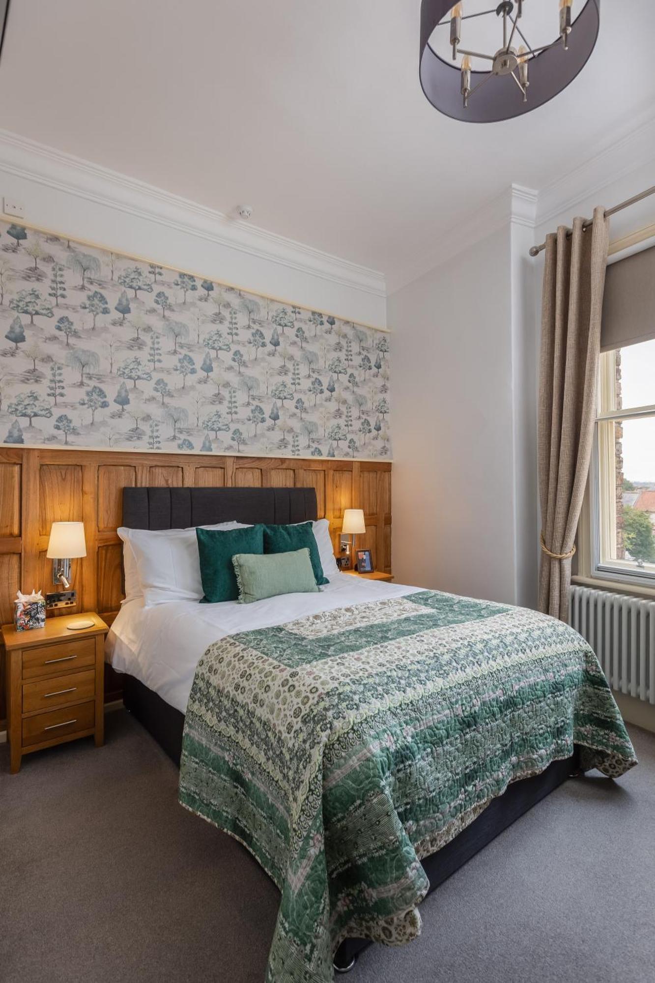 Deluxe Double Room Bath